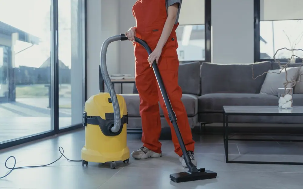 AZAKO Umwelttechnik bei der Grundreinigung in Datteln