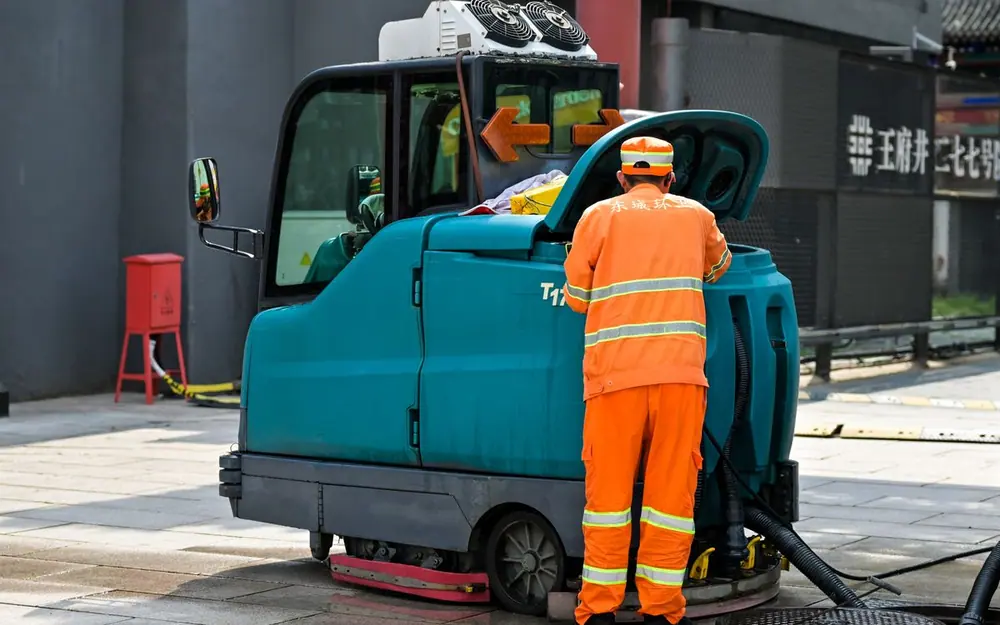 Hallenreinigung in Dortmund — AZAKO Umwelttechnik